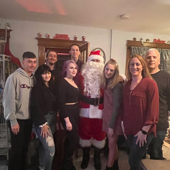 Meet your Posher,Cariann NotJustMoms.Closet๐๐ผโโ๏ธ - Picture 2 of 11